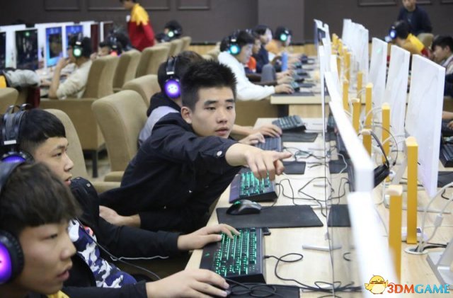 蓝翔电竞学院揭秘:500台高配电脑 电竞椅要2千元_第2页_www.3dmgame.com