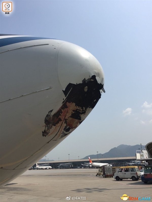 国航客机雷达罩被鸟撞破1米大洞 乘客表示没感