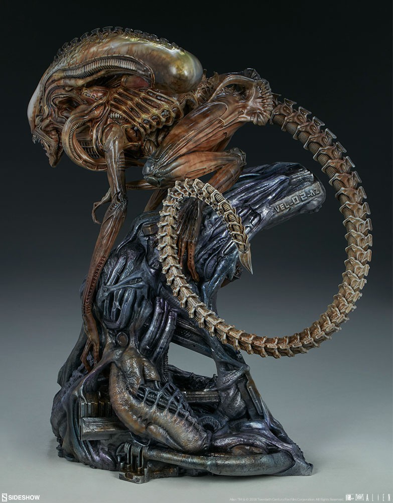 异形战士雕像面目狰狞形象逼真雕塑售价6900元