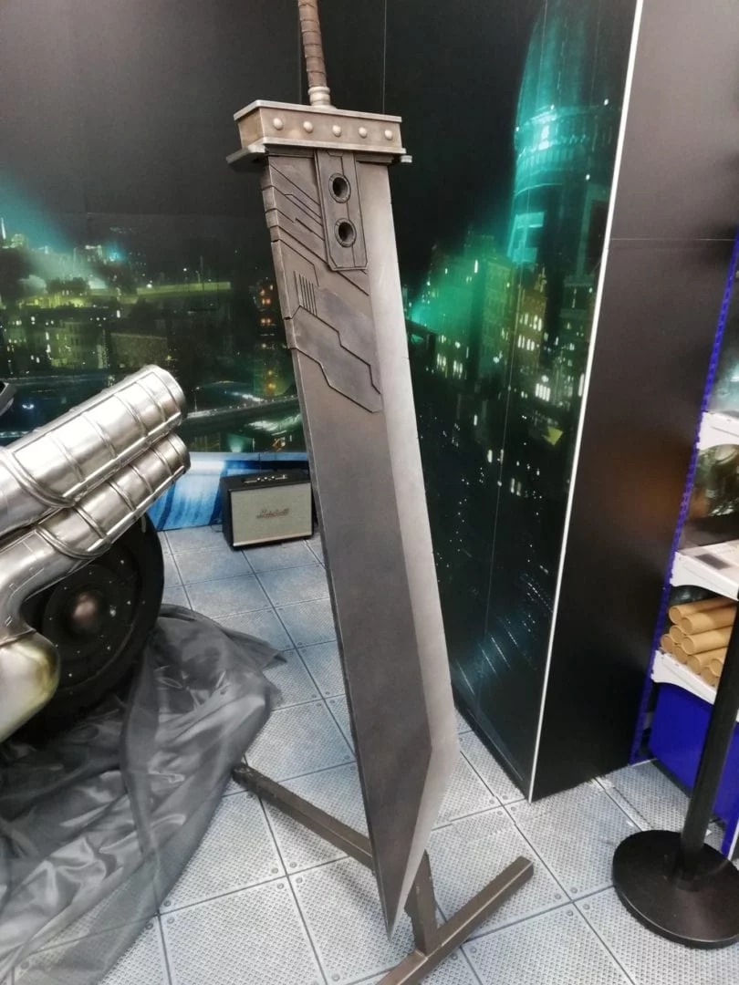 最终幻想7重制版克劳德机车及大剑模型展示