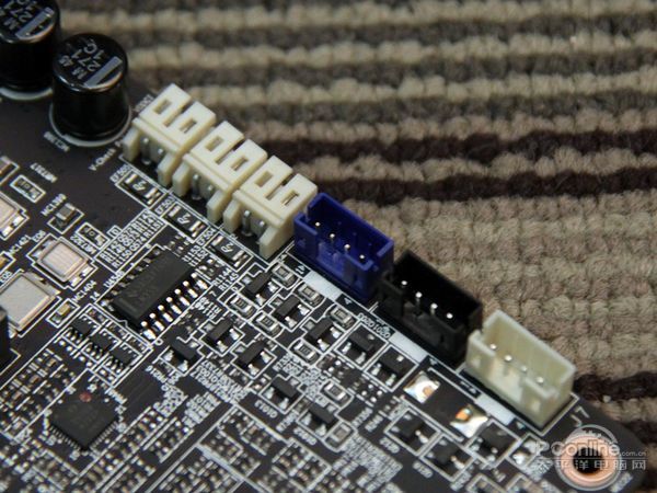 微星R9 290X Lightning