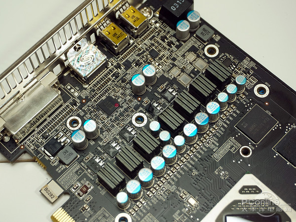 蓝宝石R9 380超白金ITX
