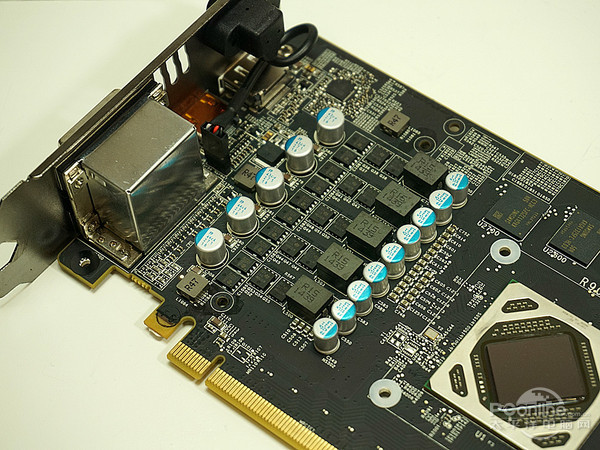 镭风 R9 380 毒蜥