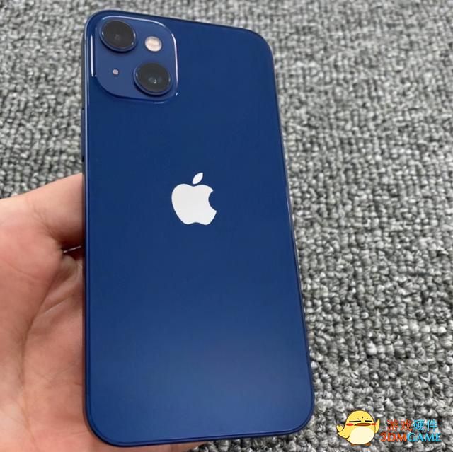 iPhone13真机照曝光：确认背部摄像头采用对角排列设计