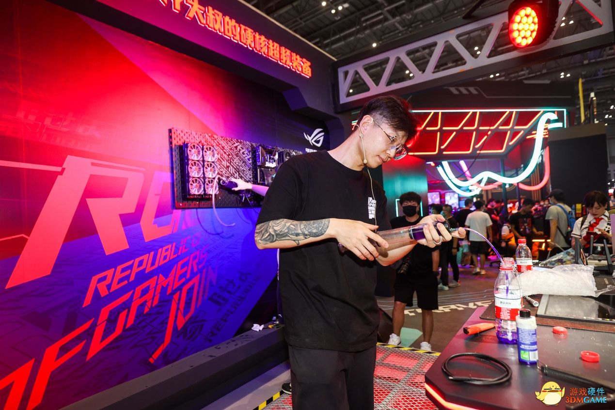 华硕主板燃爆BW2021 ROG信仰星球全程高能