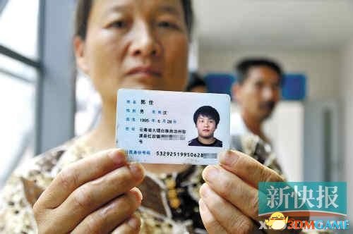 郭佺的身份证显示，到这个月底他将满18岁。