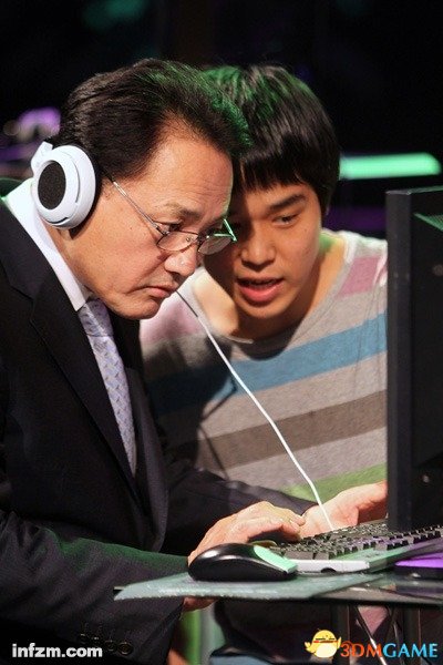 韩国文化观光部长官柳仁村向玩家请教游戏