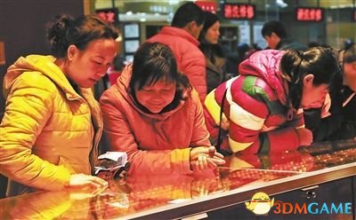 “中国大妈淘金”从一个侧面反映出中国消费者具备了黄金消费的实力