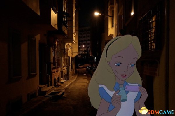 爱丽丝在仙境里似乎受到了些许蹂躏，所以她越来越好奇在这条街上可以发现什么。
