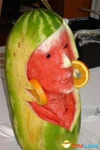 ⡣