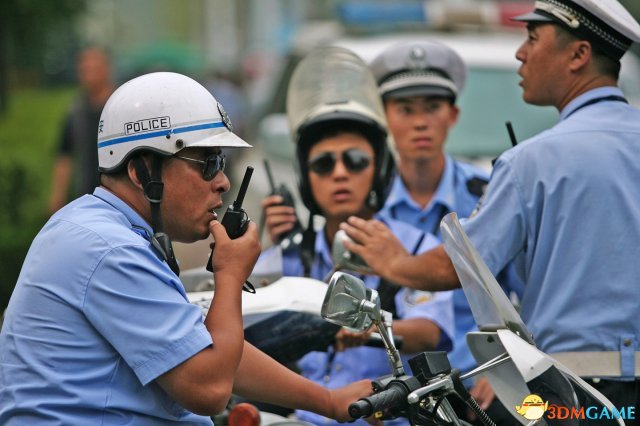 2014年08月21日，在山东省烟台市中级人民法院“招远涉邪教故意杀人案”庭审现场外，大量警方人员高度戒备。