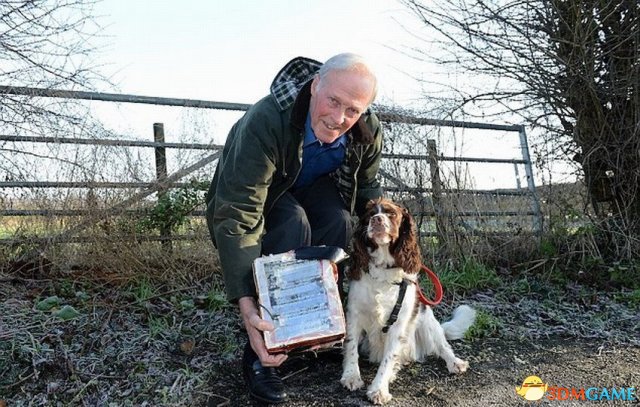 英國寵物犬撿到鉆石 價值達(dá)1.2萬英鎊歸主人所有