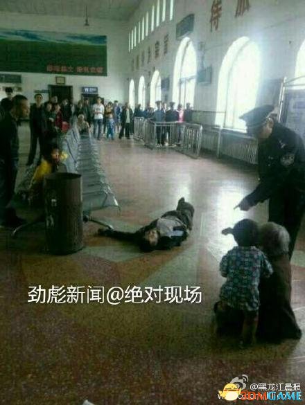 庆安火车站发生枪击事件 疯狂男子抛摔幼童被击毙