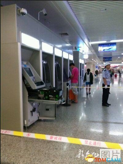 长春女子徒手拆ATM提款机：银行都惊呆了