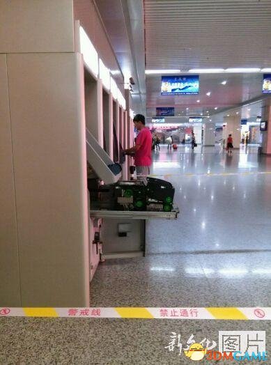 长春女子徒手拆ATM提款机：银行都惊呆了