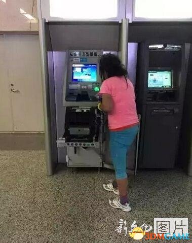 长春女子徒手拆ATM提款机：银行都惊呆了