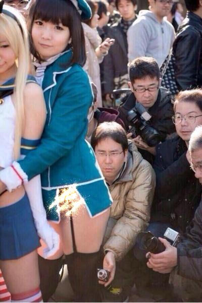 日本cos色影师不拍脸只拍裙底对准私密位置狂拍
