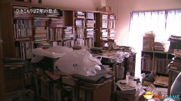 日本超级宅男啃老27年：无手机无电脑