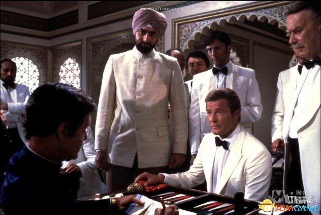 罗杰·摩尔在《007之八爪鱼》中的造型