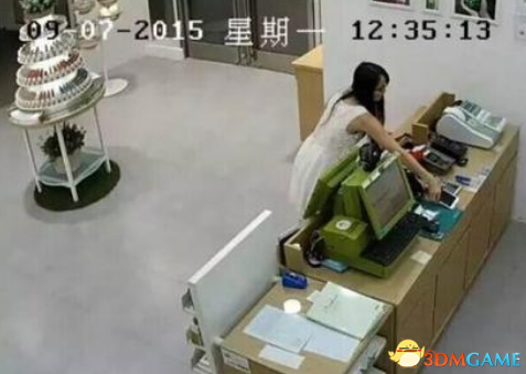 大盗偷遍上海五大商圈！盗窃狂人白衣女子被抓获