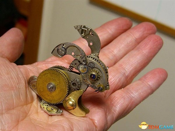 惟妙惟肖!艺术家把旧表零件变精美雕刻