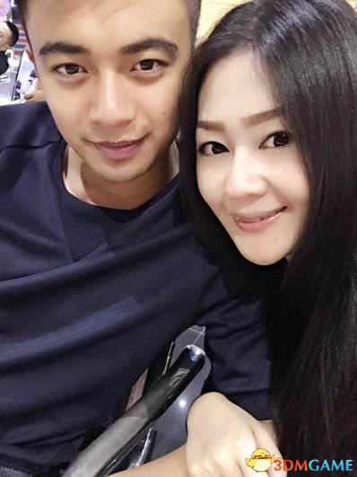 他和女友的甜蜜爱情对于10月24日即将到来的英雄联赛,张家振充满了