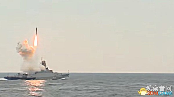 俄里海舰队发射一枚“克拉布”巡航导弹