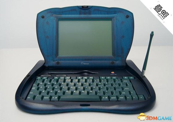 苹果当年曾推出过针对教育市场的廉价笔记本电脑emate 300.