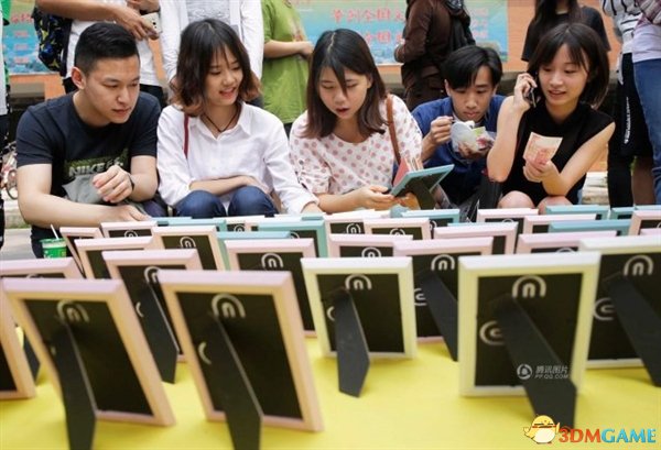 武大毕业生卖“校花” 数小时收入上万元