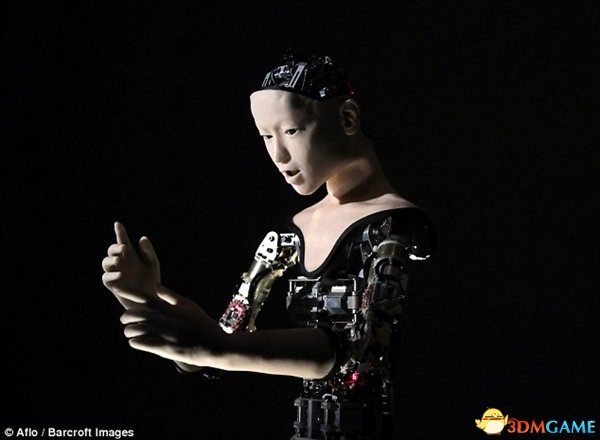 日本仿生机器人画风诡异：介乎机器与人类的中间生物