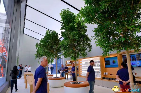 苹果首次重新设计Apple零售店，转型服务社区