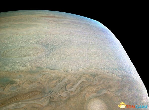 史上距离最近的木星照片：神秘的巨型风暴云