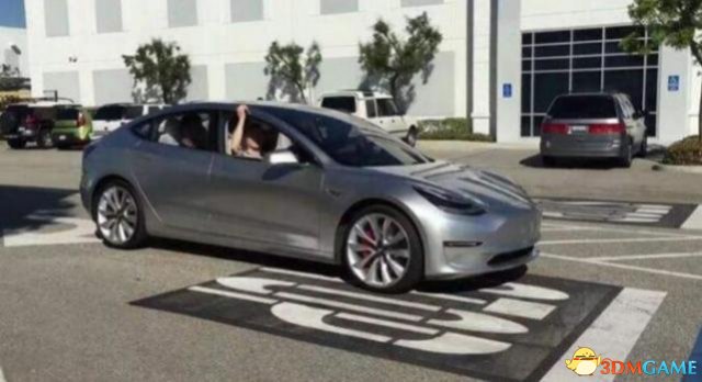 特斯拉Model 3配置曝光：百公里加速仅需5.6秒