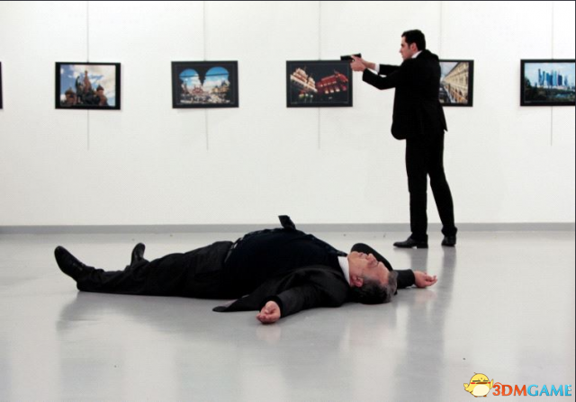 《蝙蝠侠:故事版》竟出现一张俄罗斯大使遇刺照