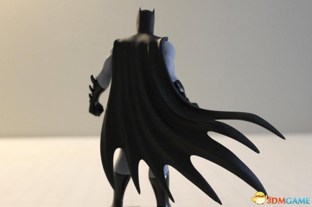 DC漫画新款手办欣赏：黑白配色蝙蝠侠与哈利奎因