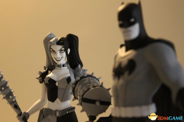 DC漫画新款手办欣赏：黑白配色蝙蝠侠与哈利奎因