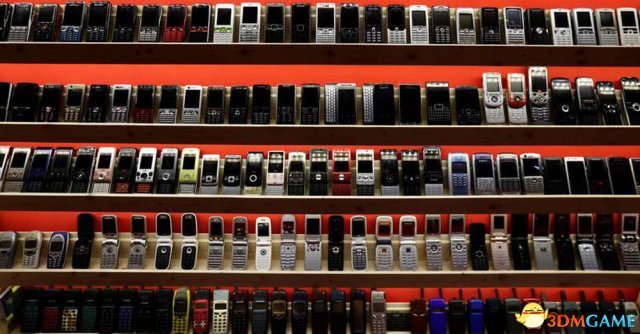史上最牛！男子收藏3500台手机 目前已超1500款