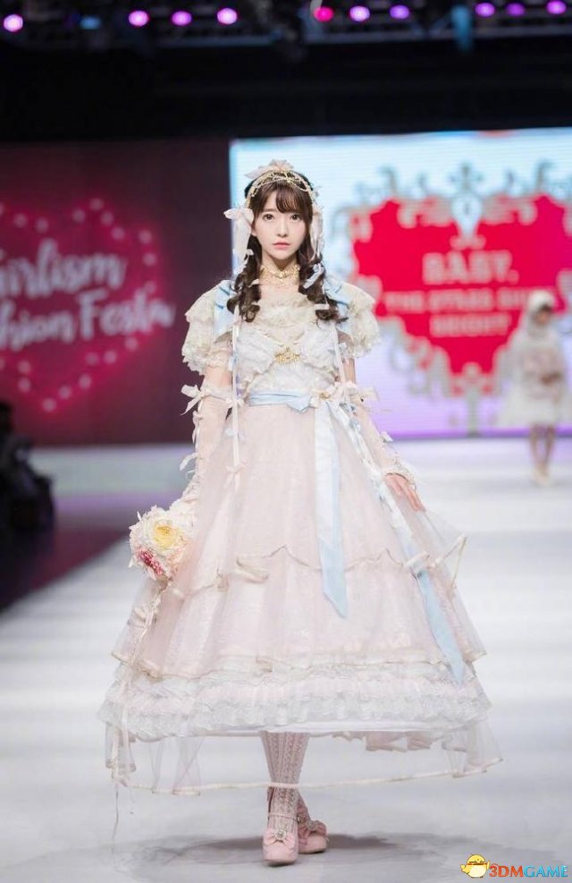 韩国第一美少女Yurisa新照 穿粉红公主装清纯可爱
