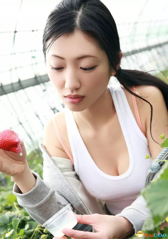 日本女生票选理想事业线女艺人 最爱胸大沟深？
