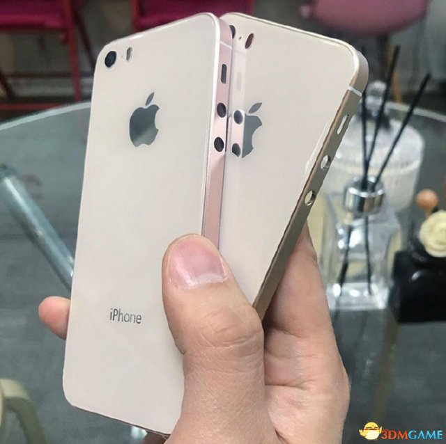齐新苹果iPhone SE 2谍照暴光 金属减玻璃中壳