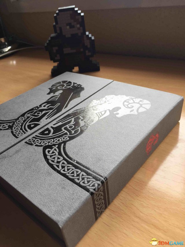 《战神4》发布会宣传材料照曝光 包装精美金币吸睛