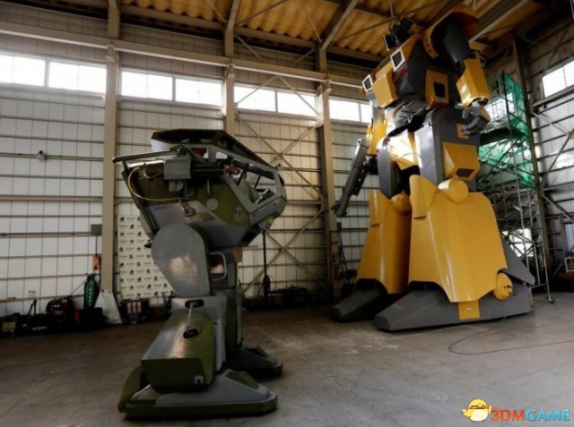 日本工程师制造出28英尺高的巨型机器人