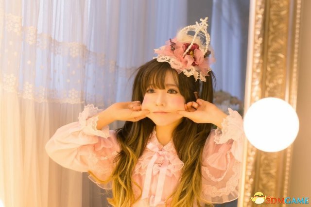 韩国第一美少女Yurisa美照 穿粉色长裙魅力无穷