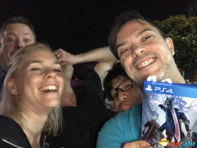 E3：德国Capcom晒《鬼泣5》实体游戏 员工庆乐成
