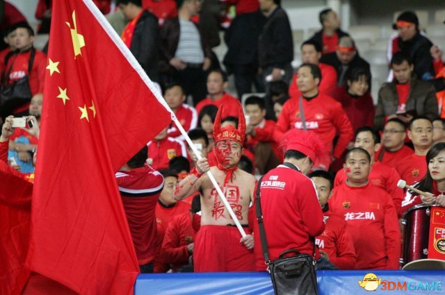 1个叫力哥的汉子扬行能带发中国队怯闯国际杯