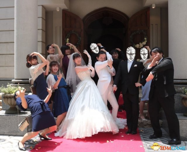 日本新人举办JOJO主题婚礼 用大剑劈开迪奥蛋糕