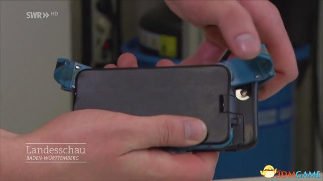 德国学生发明防跌落手机壳 落地前自动弹爪保护
