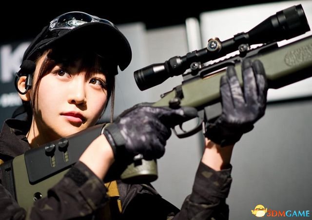 日本军事宅正妹望月茉莉美图 F杯巨乳妹喜欢玩枪