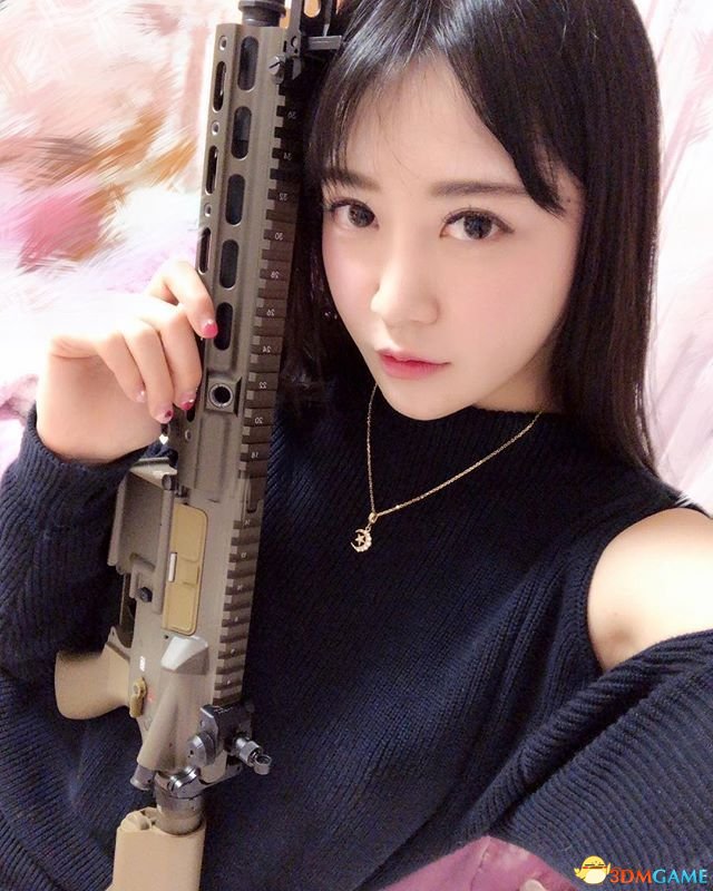 日本军事宅正妹望月茉莉美图 F杯巨乳妹喜欢玩枪