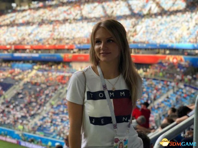 世界杯上俄罗斯女球迷靓眼 东欧美女果然名不虚传